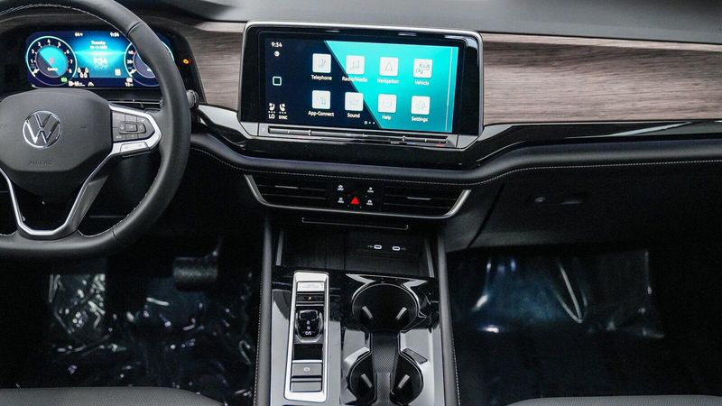 New 2025 Volkswagen Atlas 2.0T SELImage 14