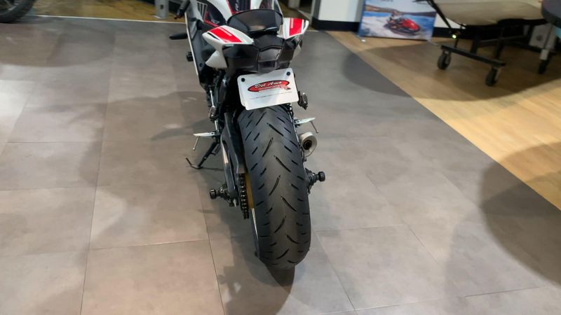 Used 2022 Yamaha YZF-R7 CA Image 7