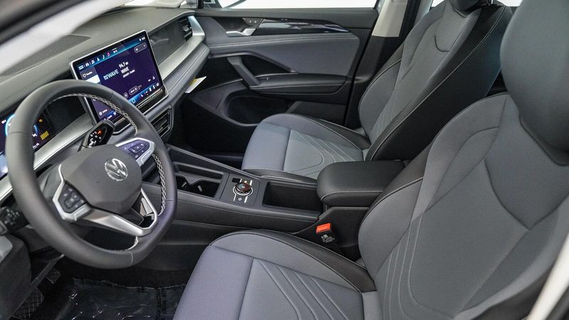 New 2025 Volkswagen Tiguan 2.0T SEImage 19
