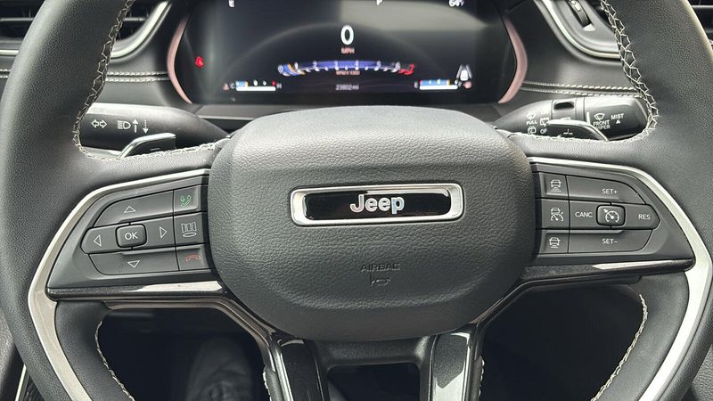 Used 2023 Jeep Grand Cherokee AltitudeImage 11