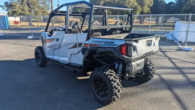 2025 Polaris GENERAL 4 1000 SPORT GHOST GRAYImage 15