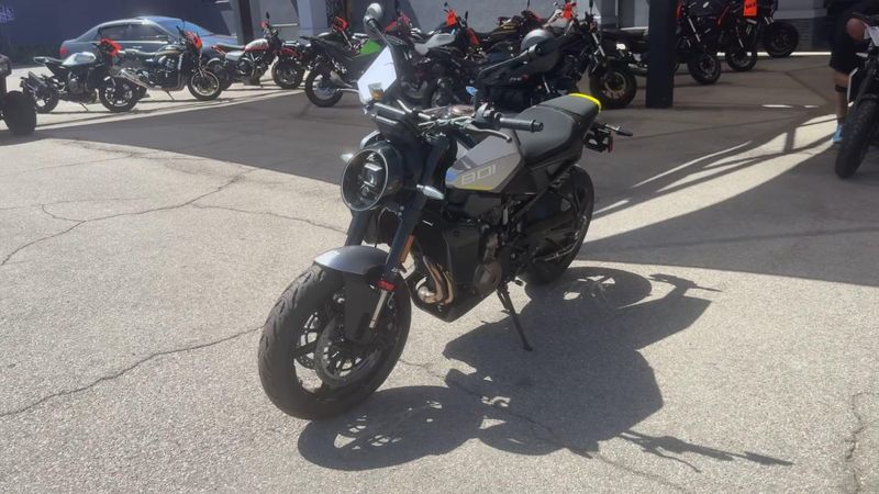 New 2025 Husqvarna VITPILEN 801 Image 4