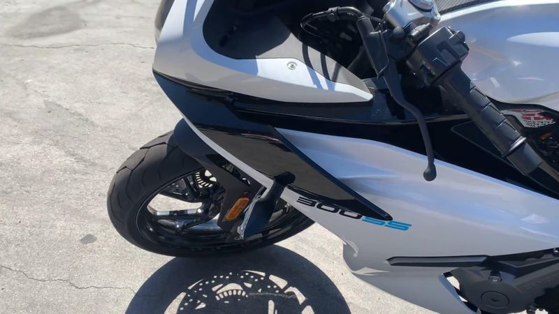 New 2025 CFMOTO 300SS Image 8