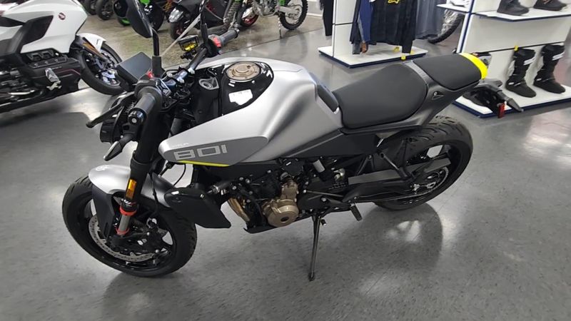 New 2025 Husqvarna VITPILEN 801 Image 9