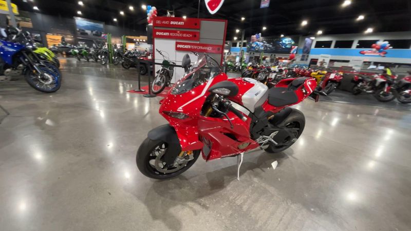 New 2026 Ducati PANIGALE V4 R Image 4