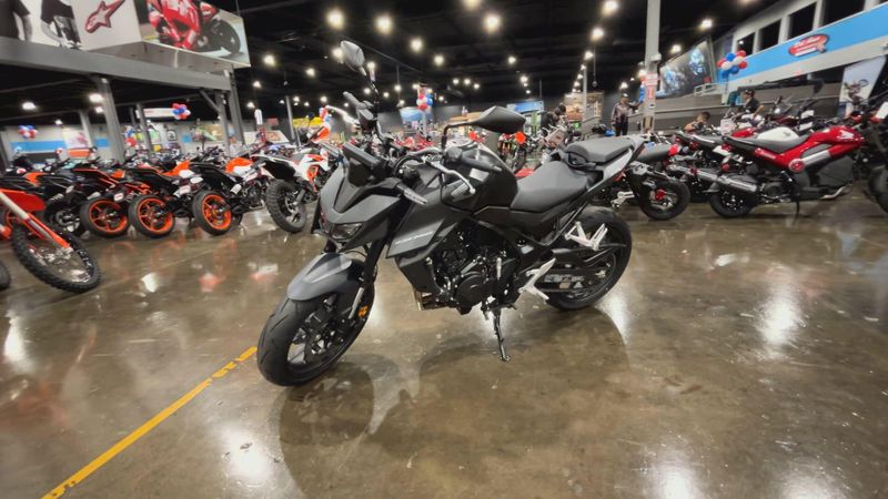 2025 Honda CB750 HORNET Image 5