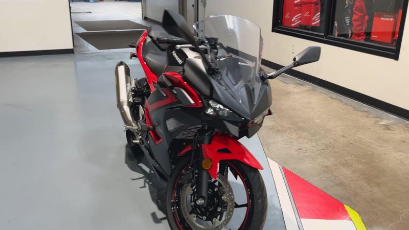 2025 Kawasaki NINJA 500 SE ABS Image 3