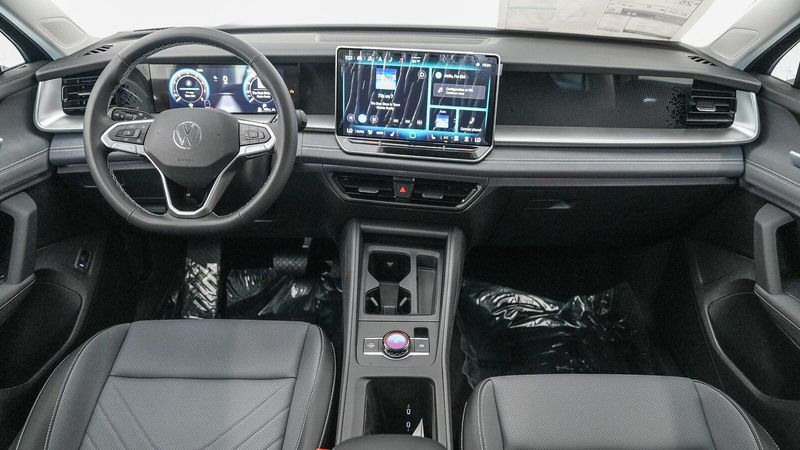 New 2025 Volkswagen Tiguan 2.0T SEImage 13