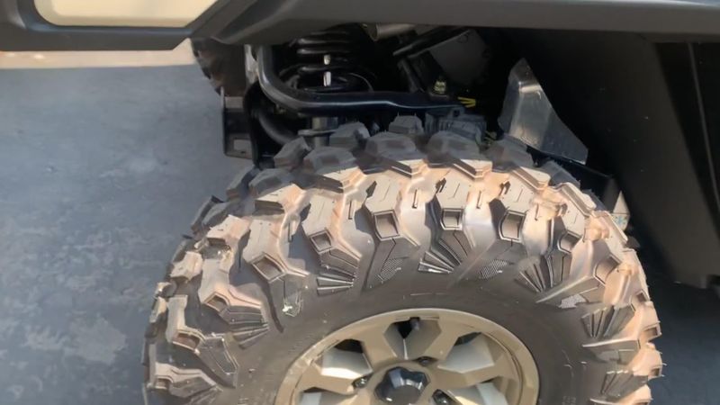 New 2025 Can-Am DEFENDER MAX LIMITED CAB HD10 Image 7