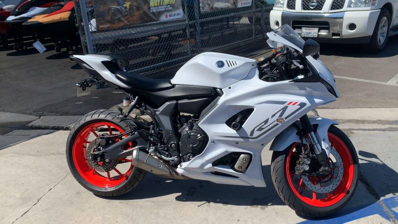 Used 2023 Yamaha YZF-R7 CA Image 5