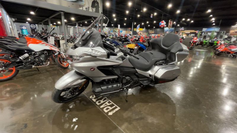 2025 Honda GOLDWING TOUR DCT Image 4