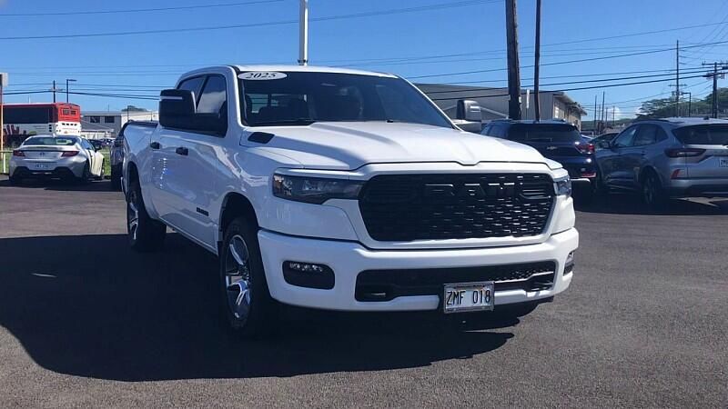 2025 Ram 1500 Tradesman photo 3