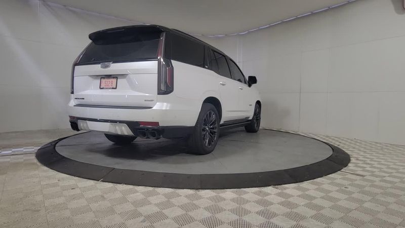 2023 Cadillac Escalade V-Series photo 11
