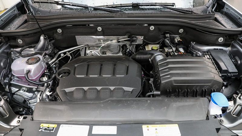 2025 Volkswagen Atlas 2.0T SEL Premium R-LineImage 12