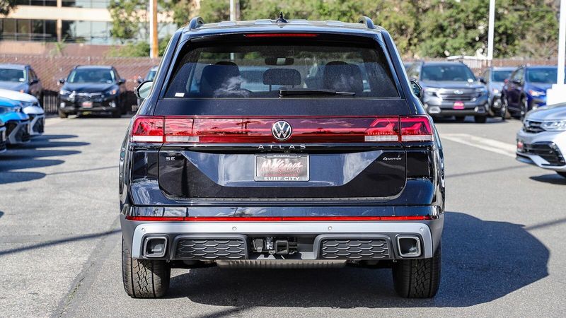2025 Volkswagen Atlas 2.0T Peak Edition SEImage 3