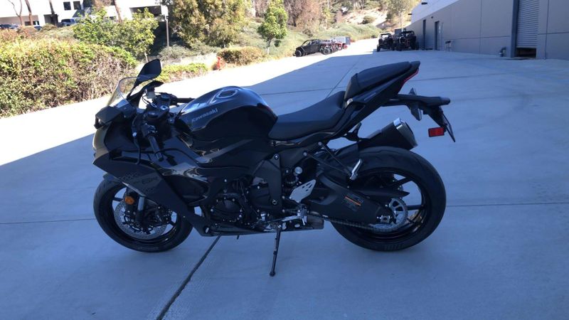 New 2027 Kawasaki NINJA ZX-6R Image 9