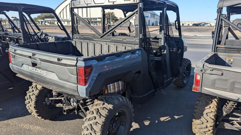 2025 POLARIS RANGER CREW XP 1000 PREMIUM STEALTH GRAY in a STEALTH GRAY exterior color. Family PowerSports (877) 886-1997 familypowersports.com 