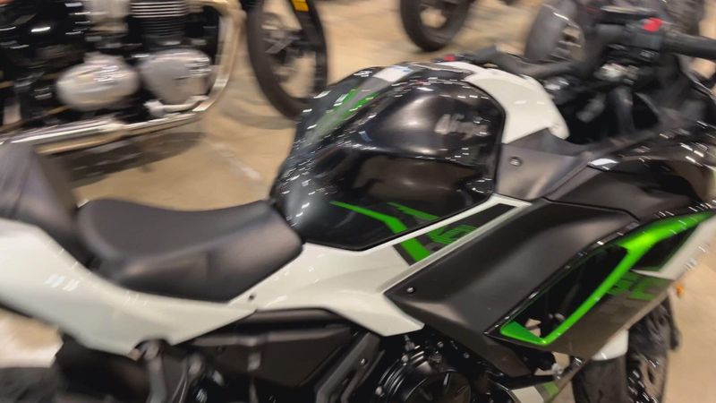 Used 2022 Kawasaki Ninja 650 Base Image 5