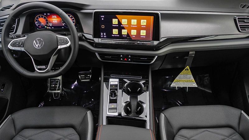 2025 Volkswagen Atlas 2.0T Peak Edition SEImage 13
