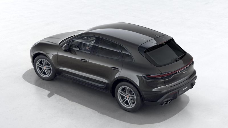 2025 Porsche Macan BaseImage 4