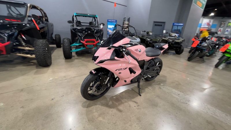 Used 2023 Yamaha YZF-R7 Image 4