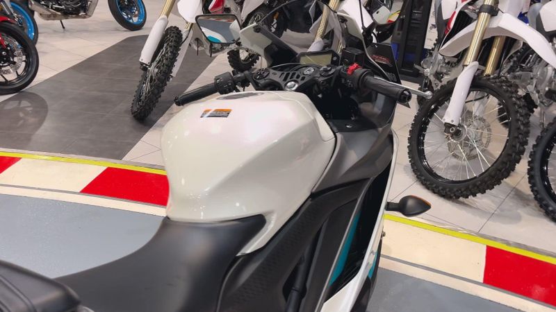 Used 2024 Yamaha YZF-R3 ABS Image 4