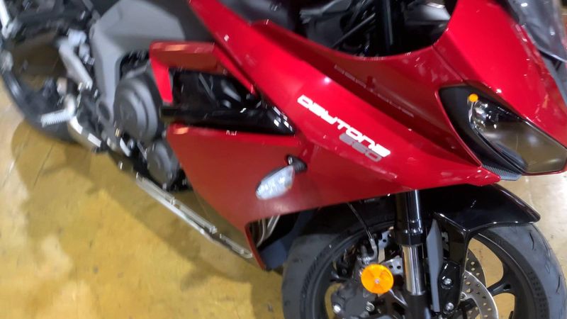 New 2025 Triumph DAYTONA 660 Image 6