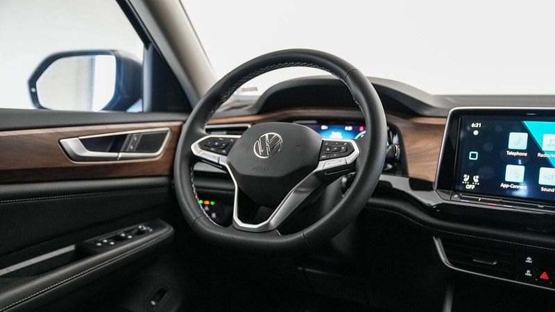 2025 Volkswagen Atlas 2.0T SE w/TechnologyImage 16