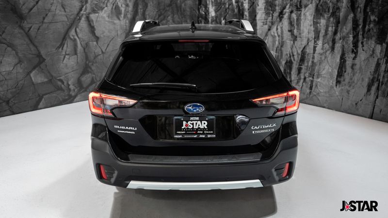 2022 Subaru Outback Touring photo 15