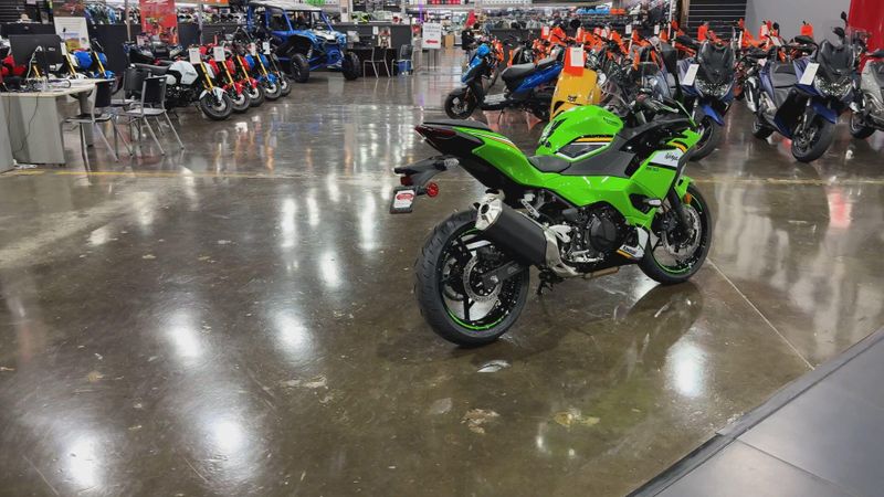 2025 Kawasaki NINJA 500 KRT EDITION SE ABS  in a LIME GREEN/EBONY/PEARL BLIZZARD WHITE exterior color. Del Amo Motorsports of Redondo Beach (424) 390-7811 delamomotorsports.com 