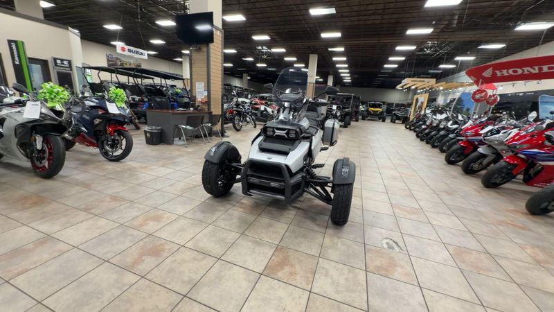 New 2025 Can-Am CANYON XT Image 4