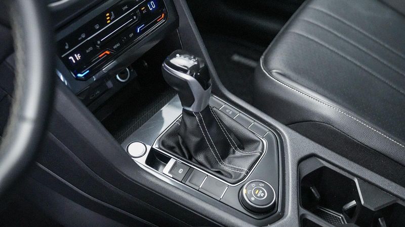2022 Volkswagen Tiguan 2.0T SEImage 18