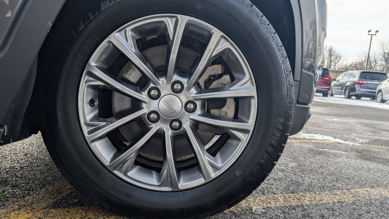 Used 2021 Jeep Cherokee Latitude PlusImage 9