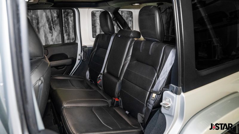 2023 Jeep Wrangler Sahara 4xe photo 12