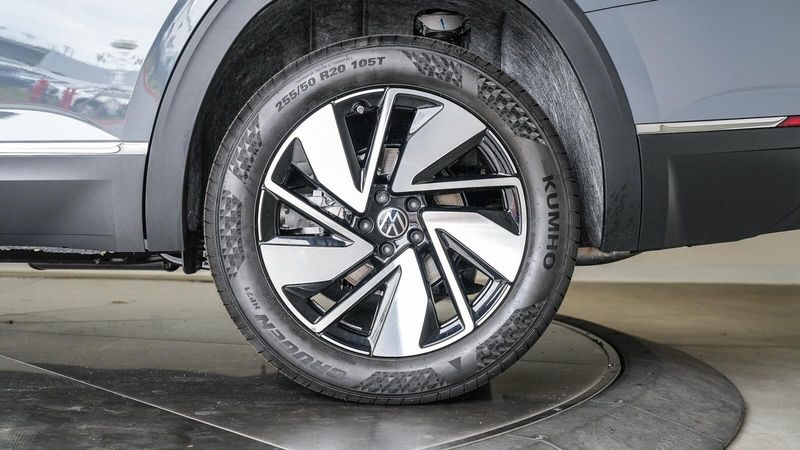 New 2025 Volkswagen Atlas 2.0T SELImage 9