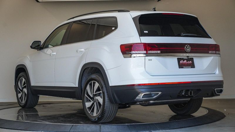 New 2025 Volkswagen Atlas 2.0T SE w/TechnologyImage 2