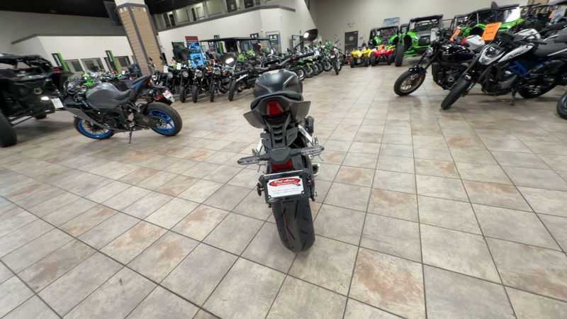 New 2026 Honda CB650R E-CLUTCH Image 8