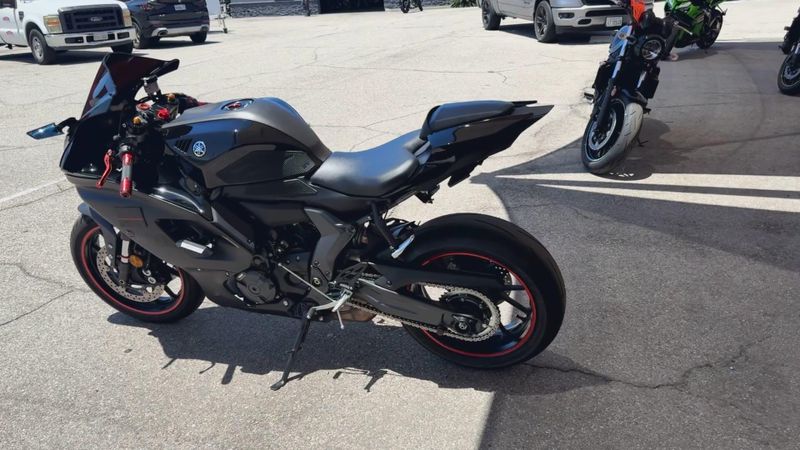 Used 2024 Yamaha YZF-R7 Image 6