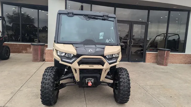 2025 Can-Am DEFENDER MAX LTD 65 HD10 DESERT TAN AND STEALTH BLACKImage 6