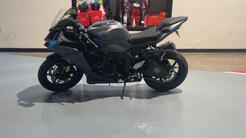 2025 Kawasaki Ninja�� ZX���-6R ABS KRT Edition Image 5