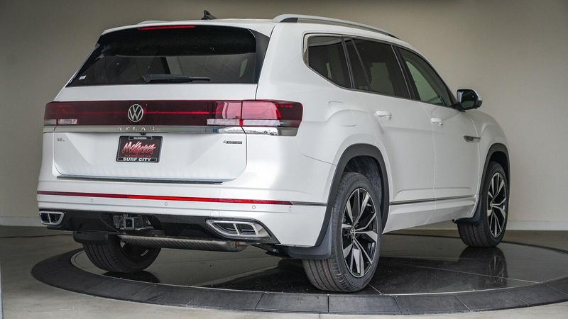 2025 Volkswagen Atlas 2.0T SEL Premium R-LineImage 4