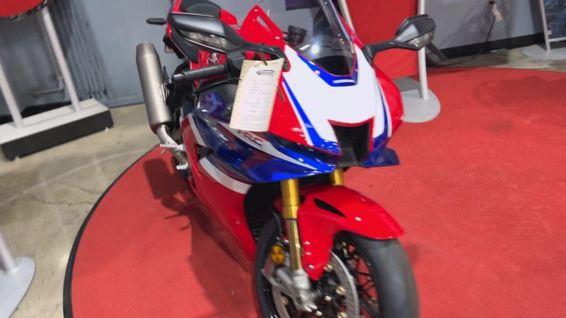New 2025 Honda CBR1000RR-R FIREBLADE SP Image 6