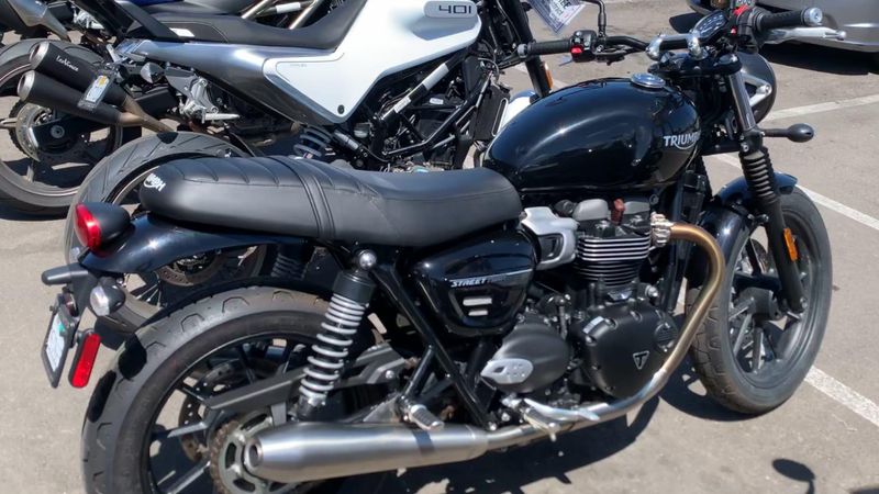 Used 2022 Triumph Street Twin Base Image 5