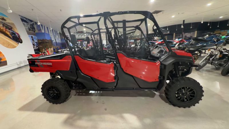 New 2025 Honda PIONEER 1000-6 DLX CREW Image 9