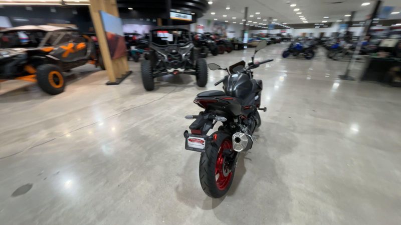 Used 2025 Kawasaki Z500 SE ABS Image 3