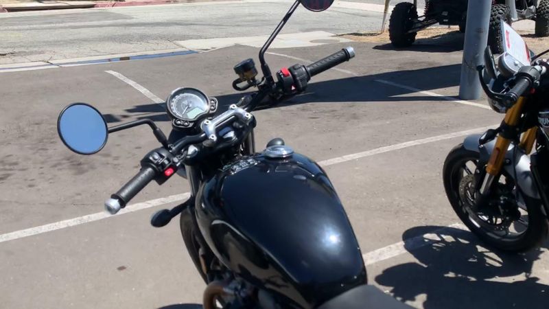 Used 2022 Triumph Street Twin Base Image 4