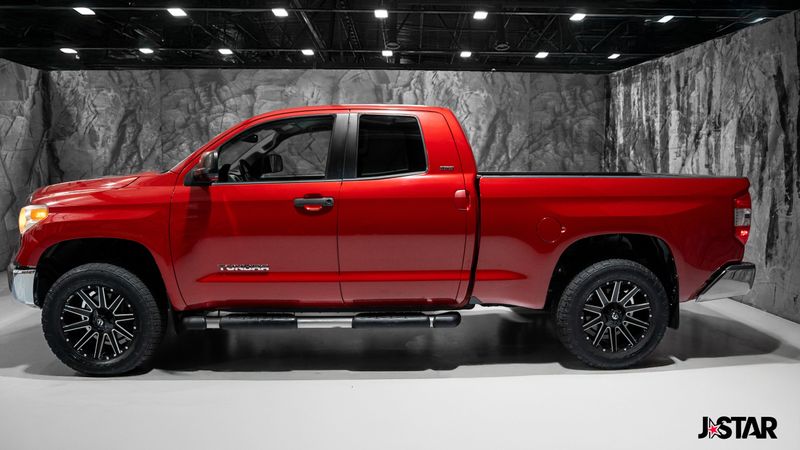 2017 Toyota Tundra SR5 photo 27
