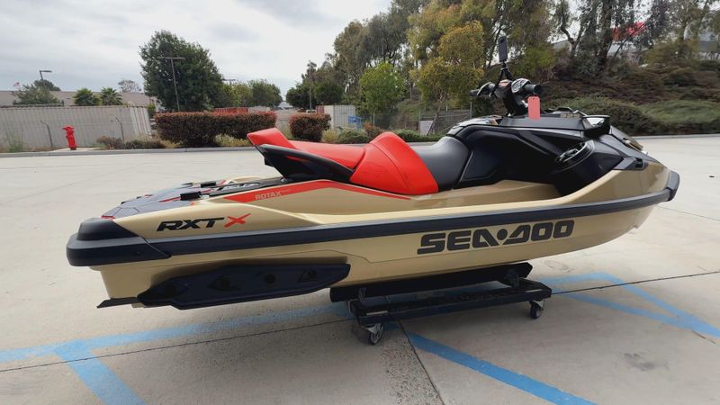 2025 Sea-Doo RXT-X 325 (SOUND SYSTEM) Image 9