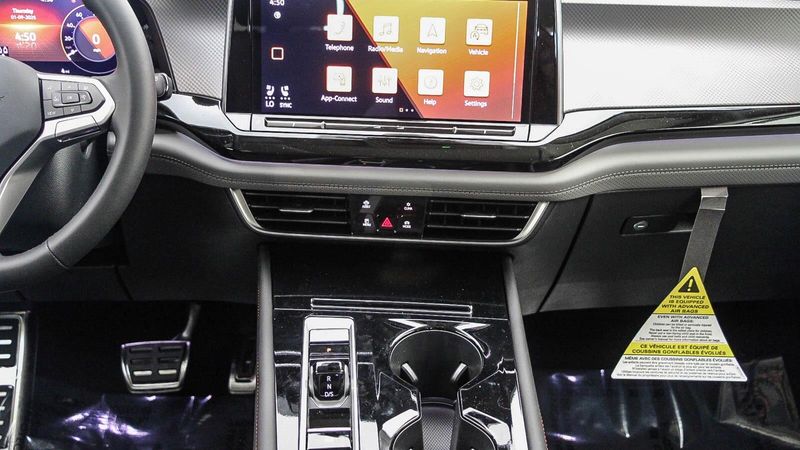 2025 Volkswagen Atlas 2.0T Peak Edition SEImage 14