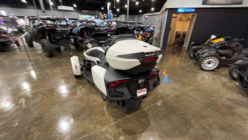 New 2026 Can-Am SPYDER RT SEA-TO-SKY (SE6) Image 2
